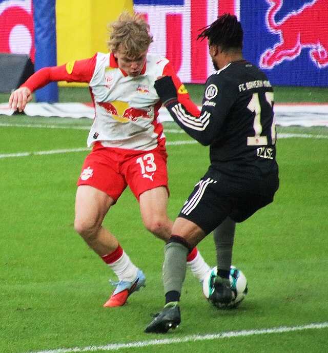 Michael Olise Bayern Monachium sezon 2025/26